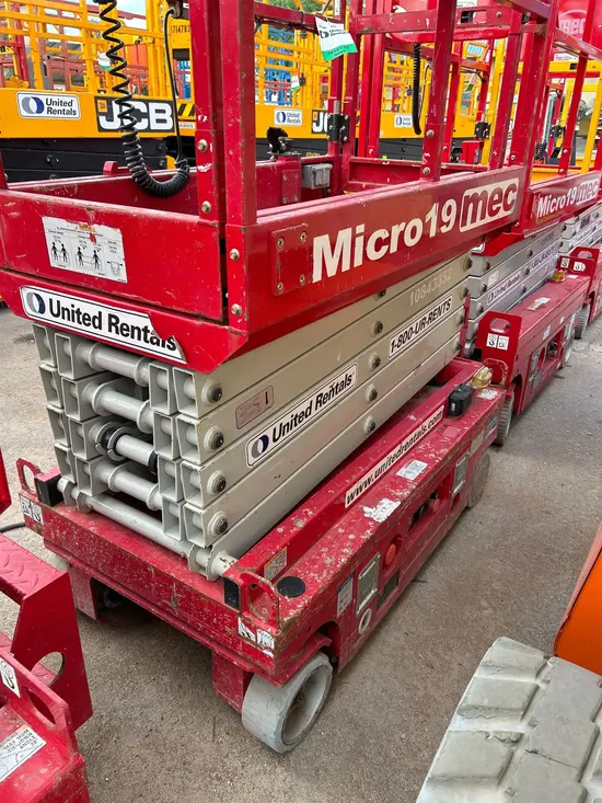 2018 MEC MICRO 19 Scissor Lift