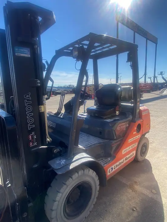 2018 Toyota 8FGU25 Warehouse Forklift
