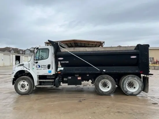2020 Freightliner M2106 Truck