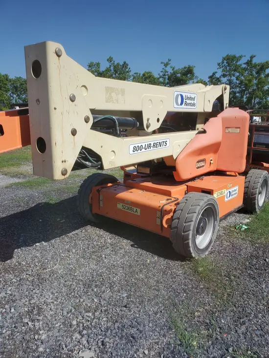 2013 JLG E450AJ Articulating Boom Lift