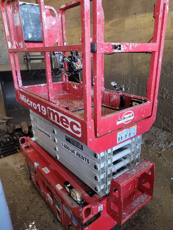 2018 MEC MICRO 19 Scissor Lift