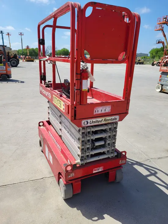 2018 MEC MICRO 19 Scissor Lift