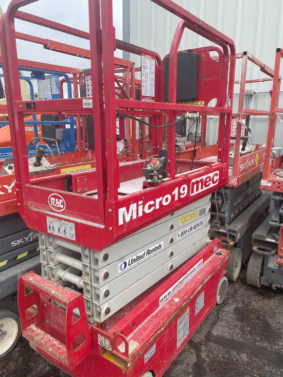 2018 MEC MICRO 19 Scissor Lift