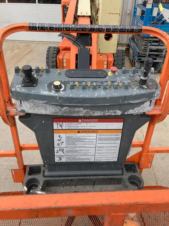 2014 JLG E450AJ Articulating Boom Lift