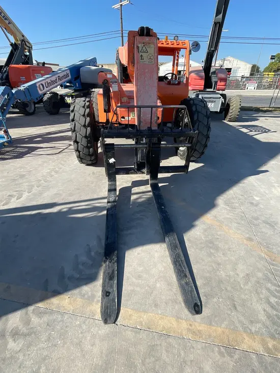 2014 SKYTRAK 8042 Forklift