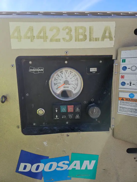 2017 Doosan P425/HP375WCU Air Compressor