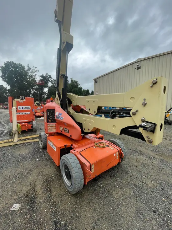 2016 JLG E400AJPN Articulating Boom Lift