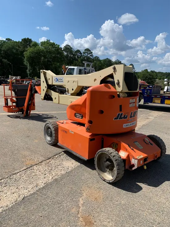 2014 JLG E400AJPN Articulating Boom Lift