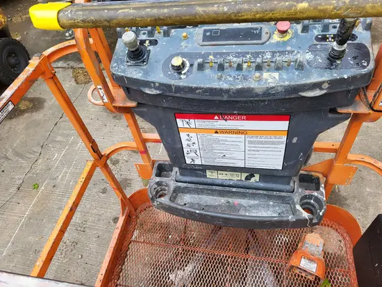 2014 JLG E300AJP Articulating Boom Lift