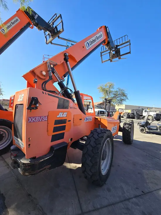 2017 SKYTRAK 8042 Forklift