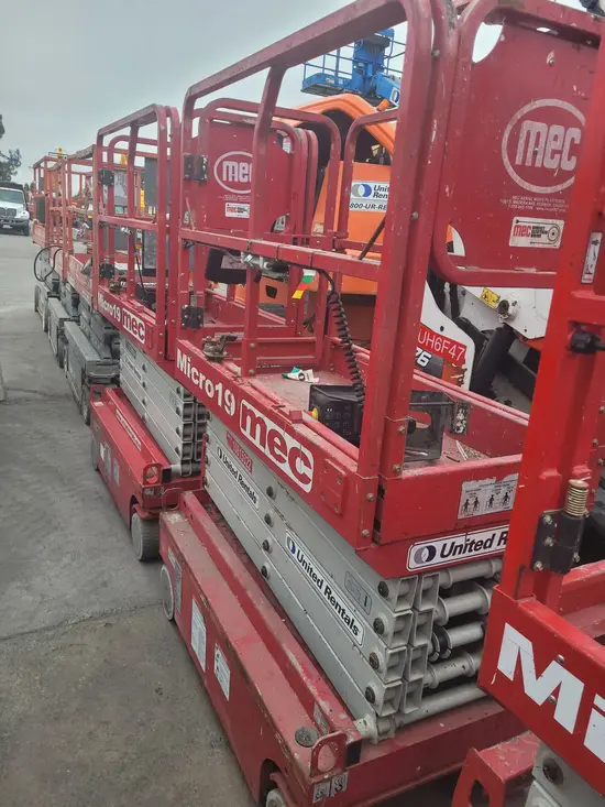 2018 MEC MICRO 19 Scissor Lift