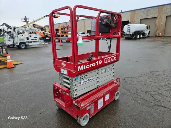 2018 MEC MICRO 19 Scissor Lift