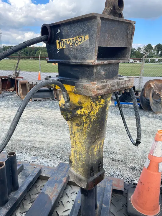 2017 Atlas Copco SB 452 Attachment