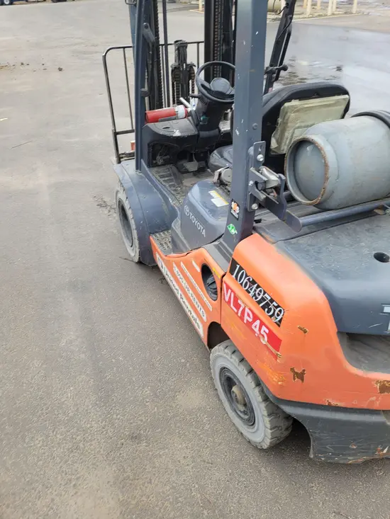 2017 Toyota 8FGU25 Warehouse Forklift