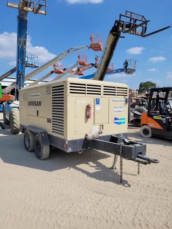 2016 Doosan XP825/HP750WCU Air Compressor