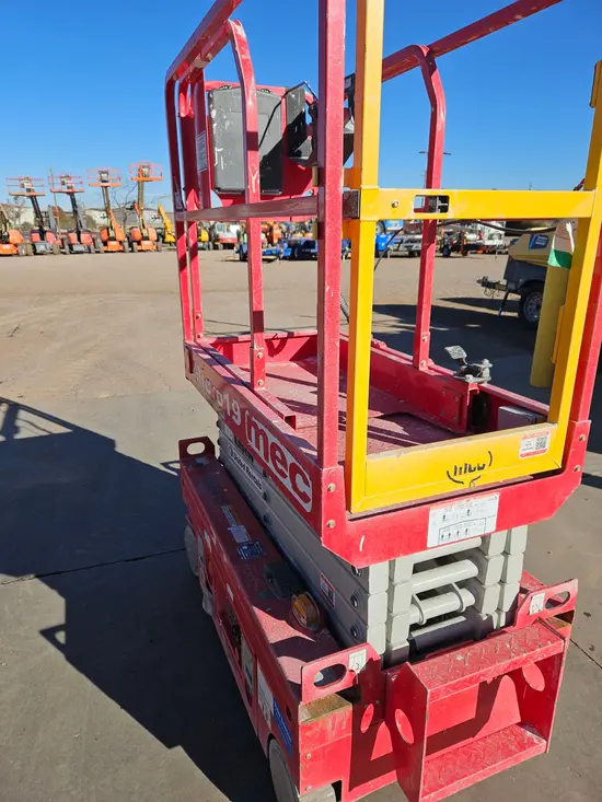 2021 MEC MICRO 19 Scissor Lift
