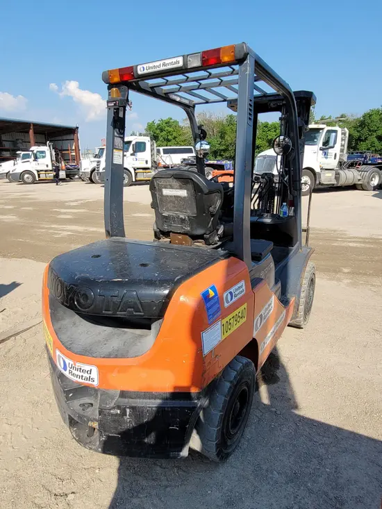 2017 Toyota 8FDU30 Warehouse Forklift