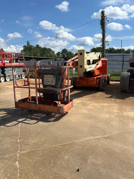 2013 JLG E450AJ Articulating Boom Lift