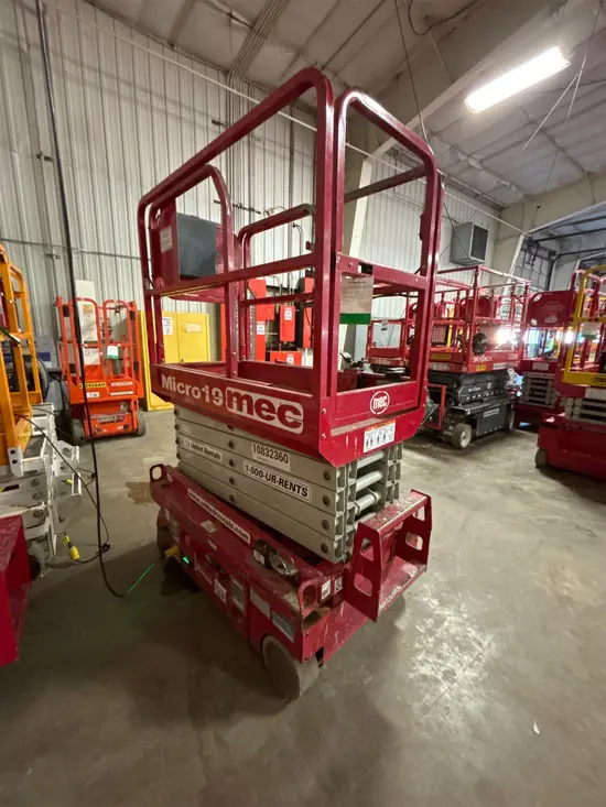 2018 MEC MICRO 19 Scissor Lift