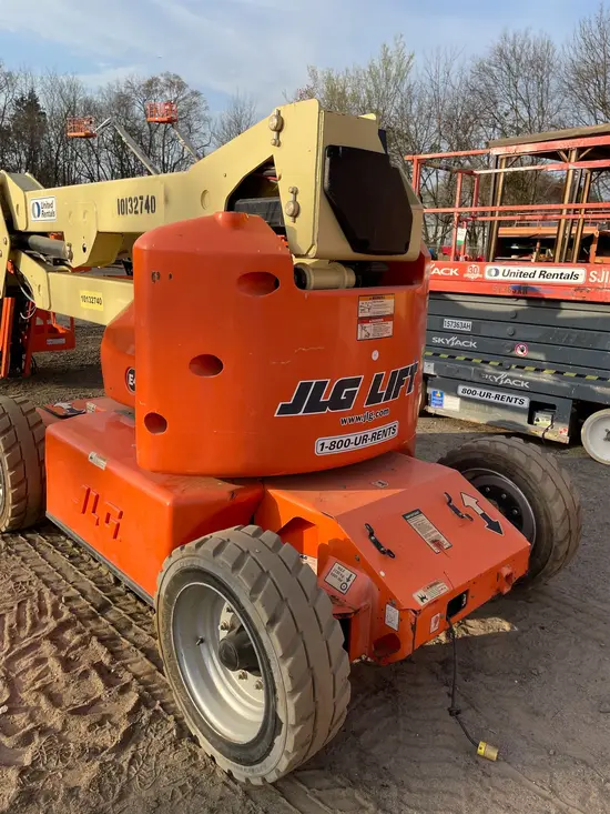 2013 JLG E450AJ Articulating Boom Lift