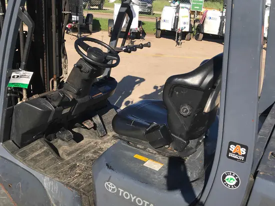 2019 Toyota 8FD35U Warehouse Forklift