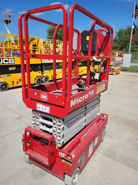 2018 MEC MICRO 19 Scissor Lift
