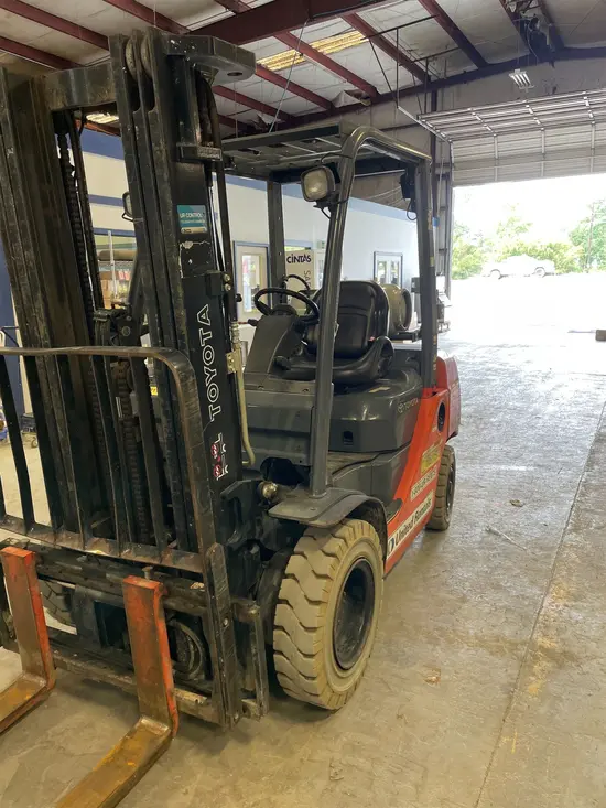 2016 Toyota 8FGU25 Warehouse Forklift