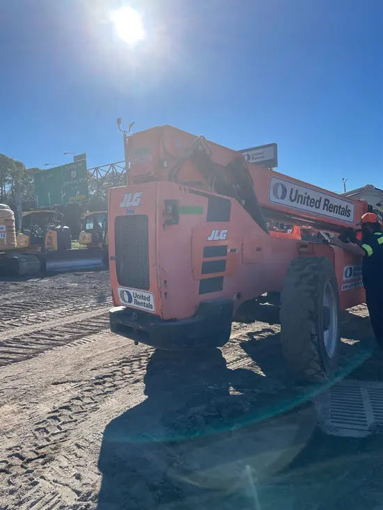 2016 SKYTRAK 8042 Forklift