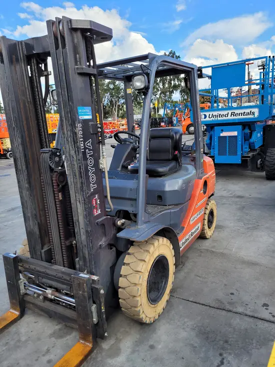 2017 Toyota 8FGU25 Warehouse Forklift