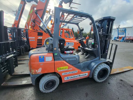 2017 Toyota 8FGU30 Warehouse Forklift