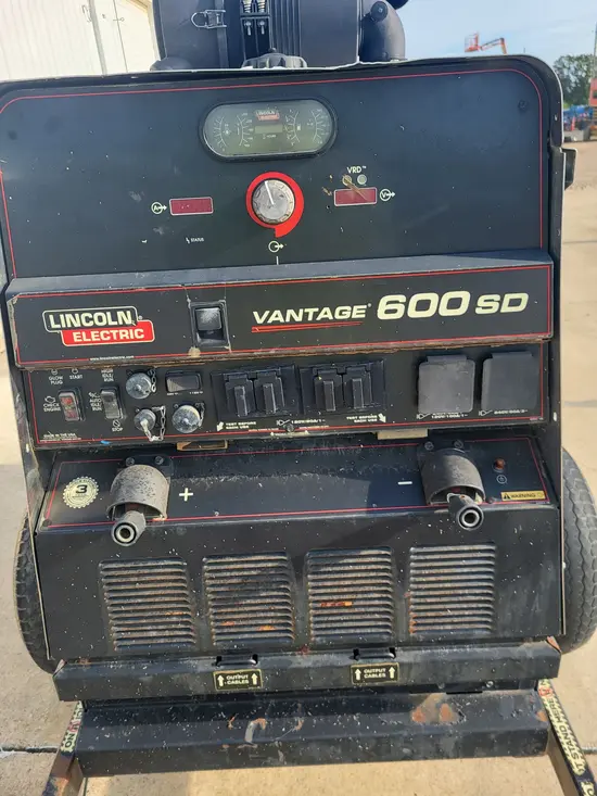2017 Lincoln Electric VANTAGE 600SD Welder