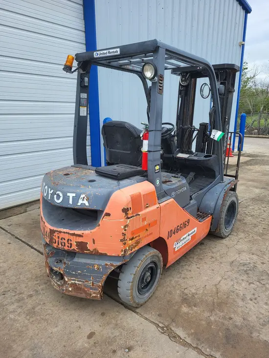 2016 Toyota 8FDU25 Warehouse Forklift
