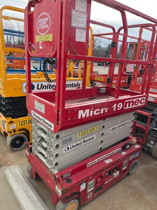2018 MEC MICRO 19 Scissor Lift