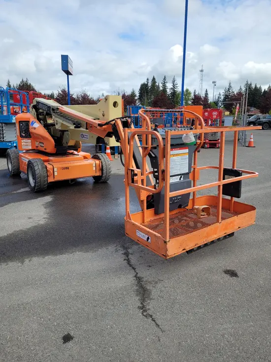 2013 JLG E450AJ Articulating Boom Lift