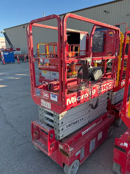 2018 MEC MICRO 19 Scissor Lift