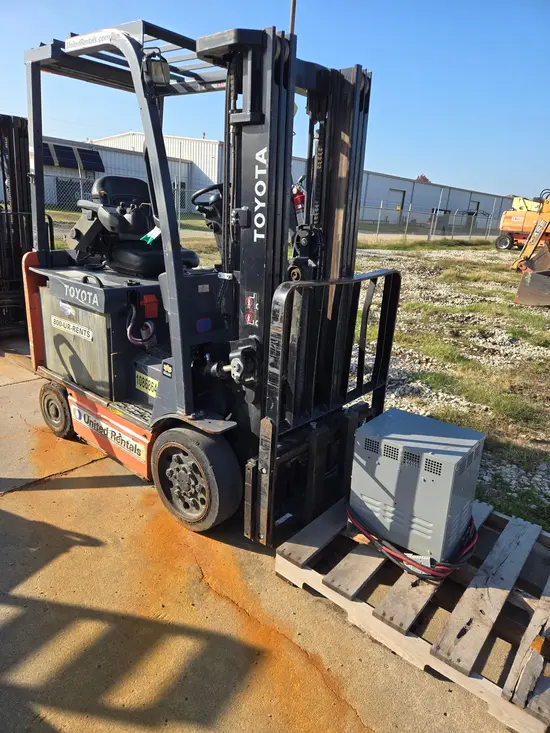 2018 Toyota 8FBCU25 Warehouse Forklift