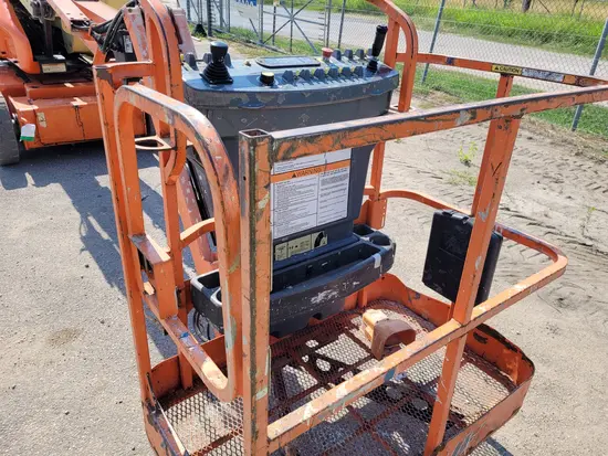 2013 JLG E400AJPN Articulating Boom Lift