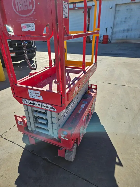 2021 MEC MICRO 19 Scissor Lift