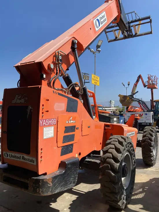 2015 SKYTRAK 8042 Forklift