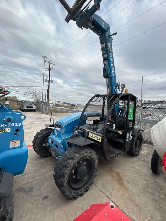 2017 Genie GTH-5519 Forklift