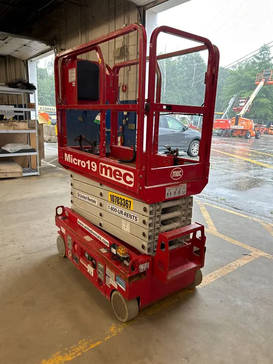 2018 MEC MICRO 19 Scissor Lift