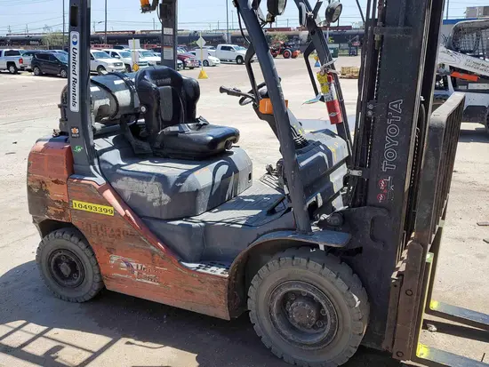 2016 Toyota 8FGU25 Warehouse Forklift