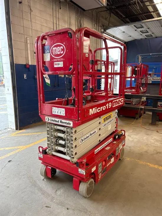 2018 MEC MICRO 19 Scissor Lift
