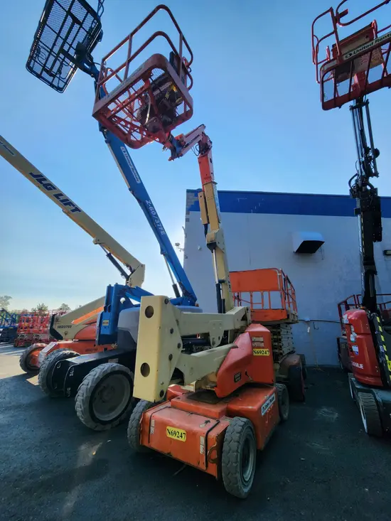 2011 JLG E400AJPN Articulating Boom Lift