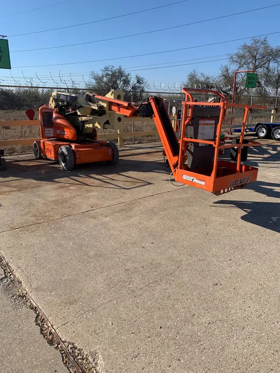 2012 JLG E400AJ Articulating Boom Lift