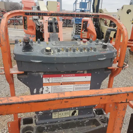 2014 JLG E300AJP Articulating Boom Lift