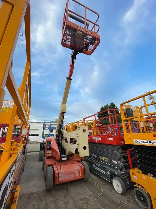 2014 JLG E400AN Articulating Boom Lift