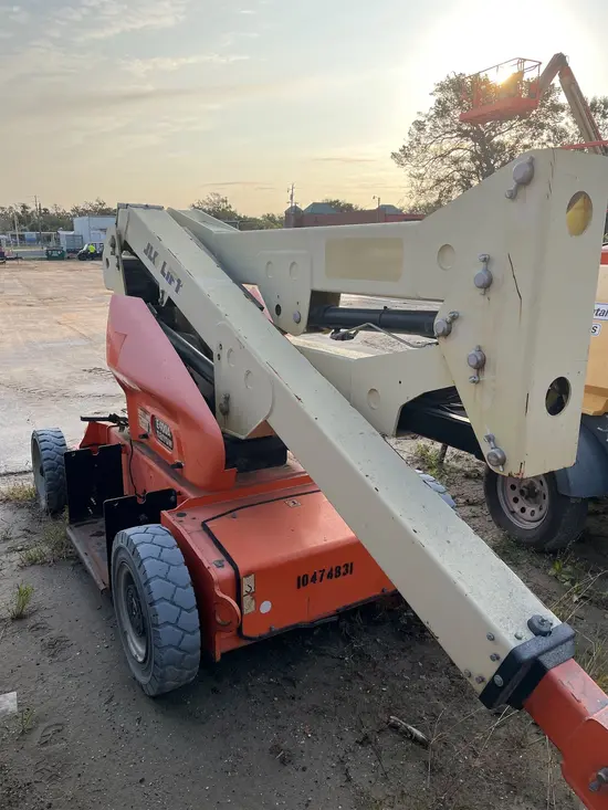 2016 JLG E400AN Articulating Boom Lift