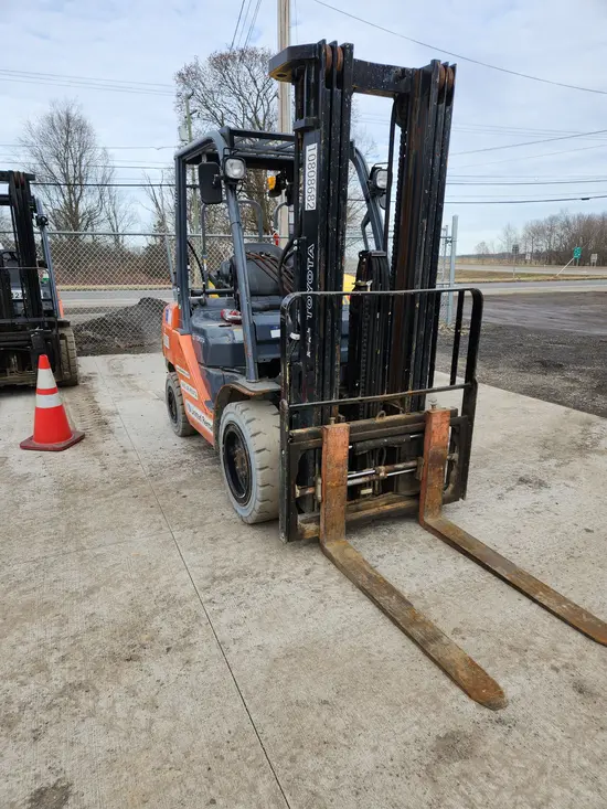 2018 Toyota 8FGU30 Warehouse Forklift