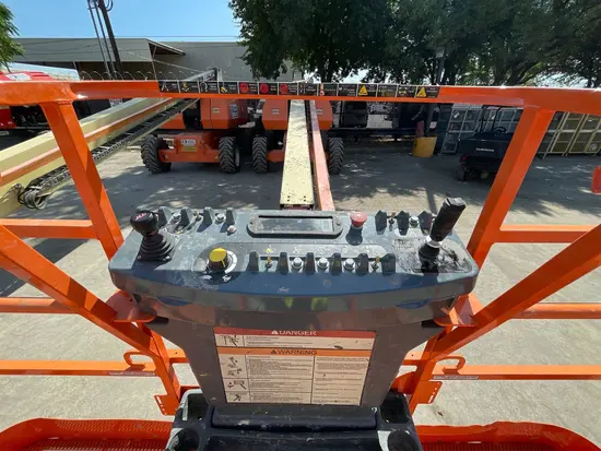 2013 JLG 800S Boom Lift